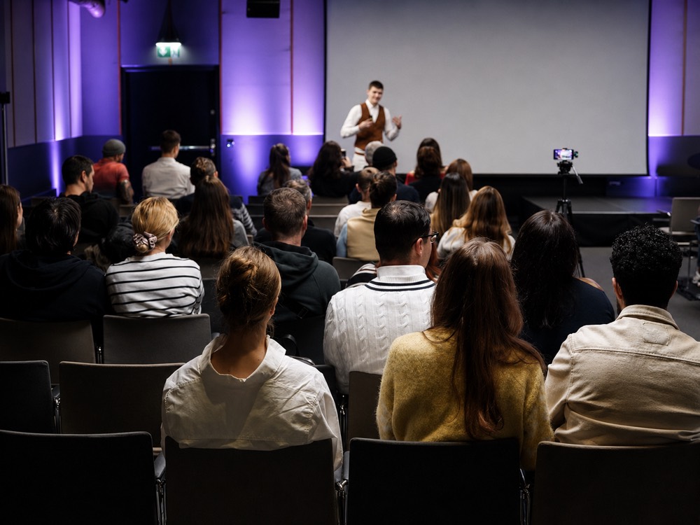 Учасники події Nordic Club UA спілкуються під час зустрічі